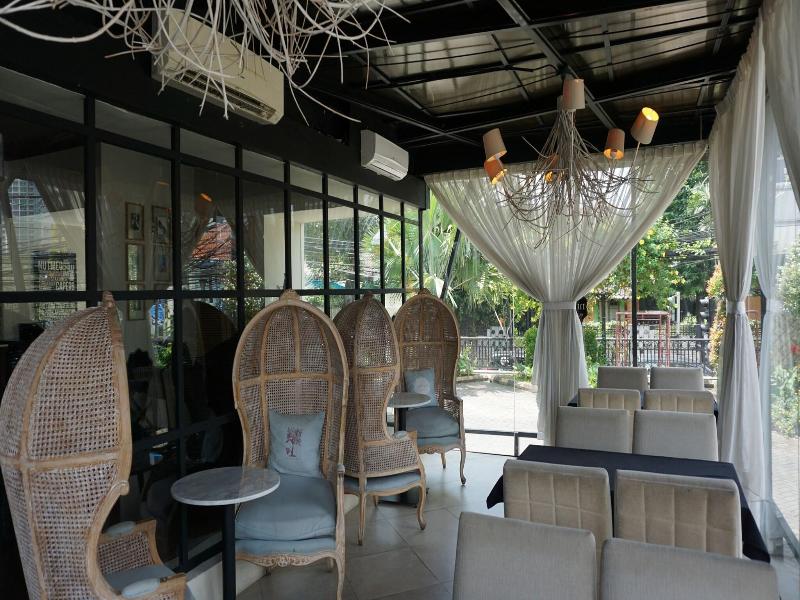 Roosseno Plaza Serviced Apartment image