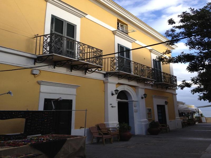 Hotel Mezzatorre — exterior view