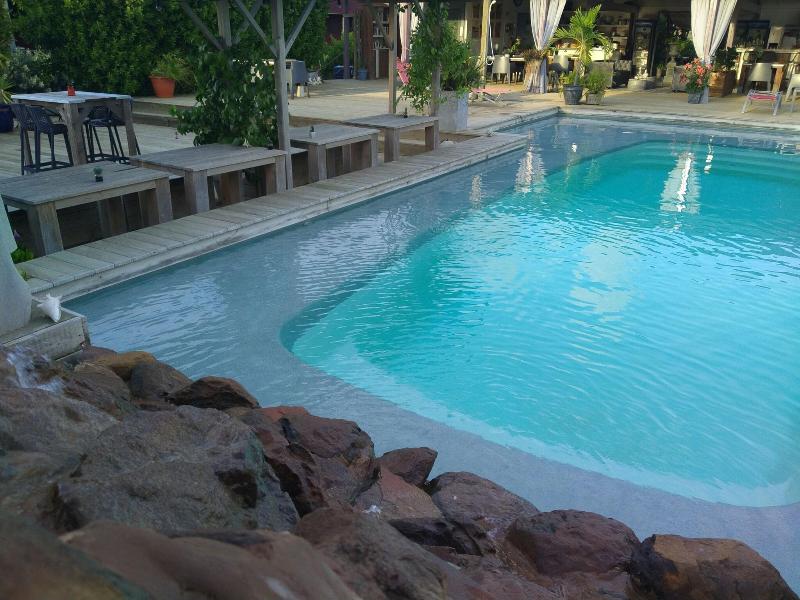 Red Palm Village image