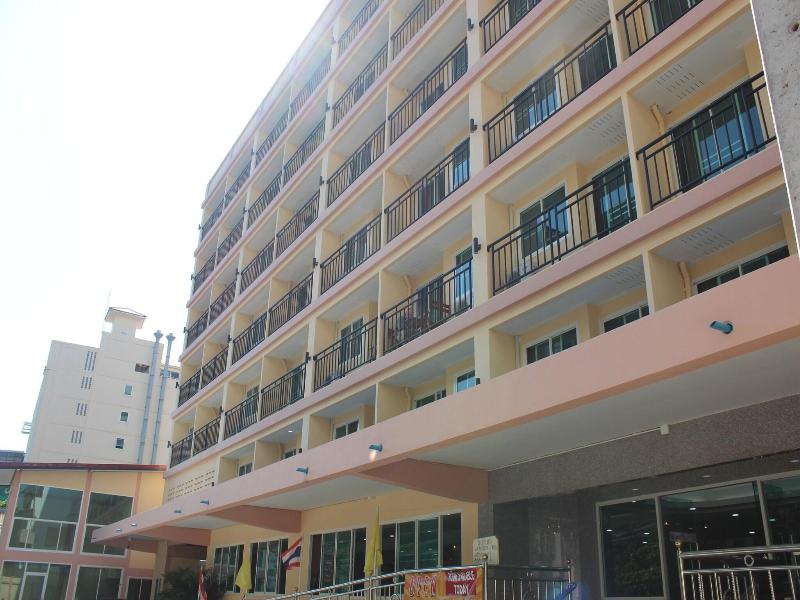 A A Pattaya Golden Beach Hotel image