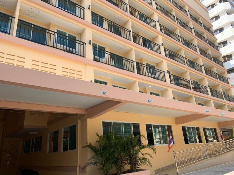 A A Pattaya Golden Beach Hotel image