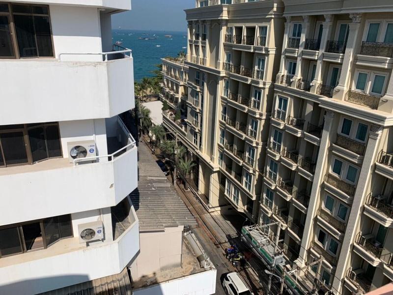 A A Pattaya Golden Beach Hotel image