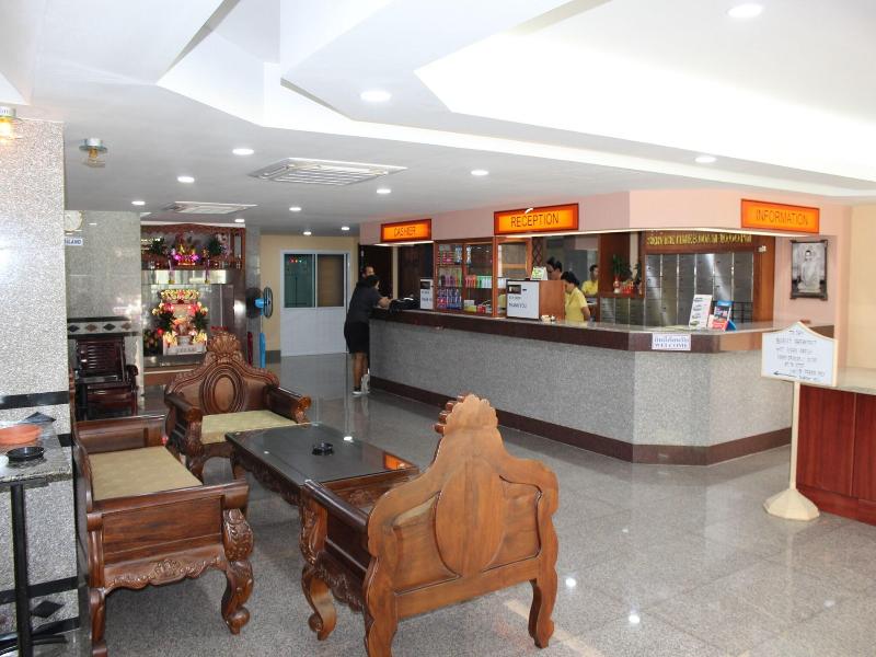 A A Pattaya Golden Beach Hotel image