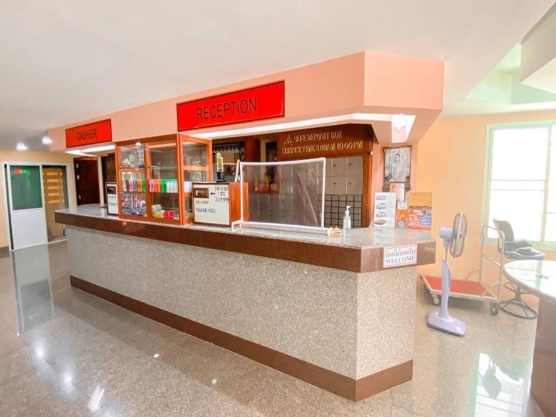 A A Pattaya Golden Beach Hotel image