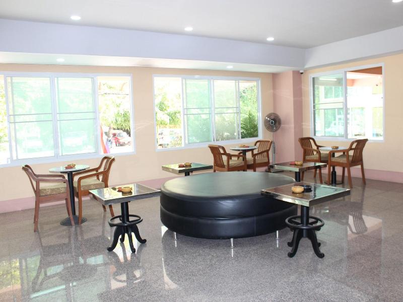 A A Pattaya Golden Beach Hotel image