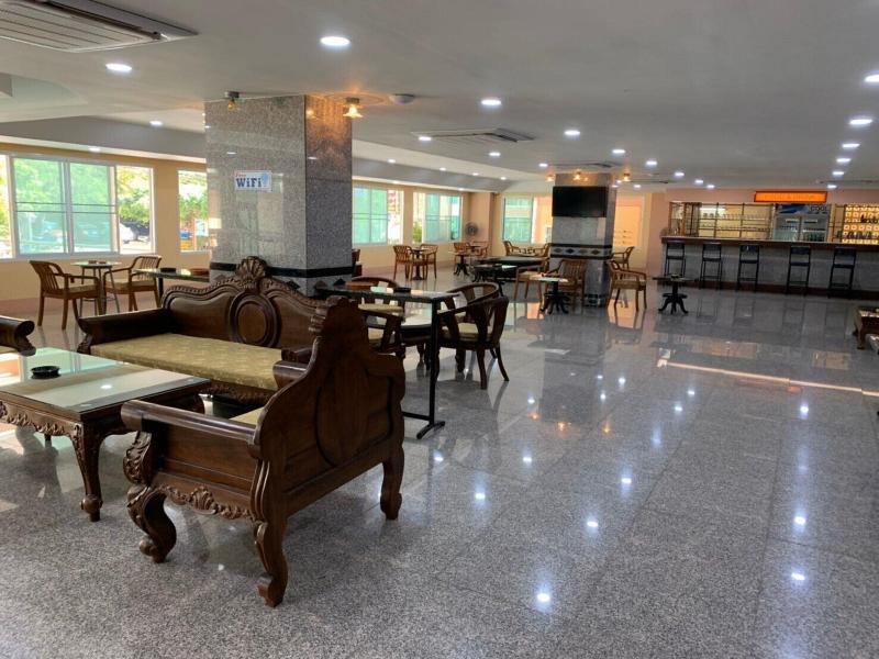 A A Pattaya Golden Beach Hotel image