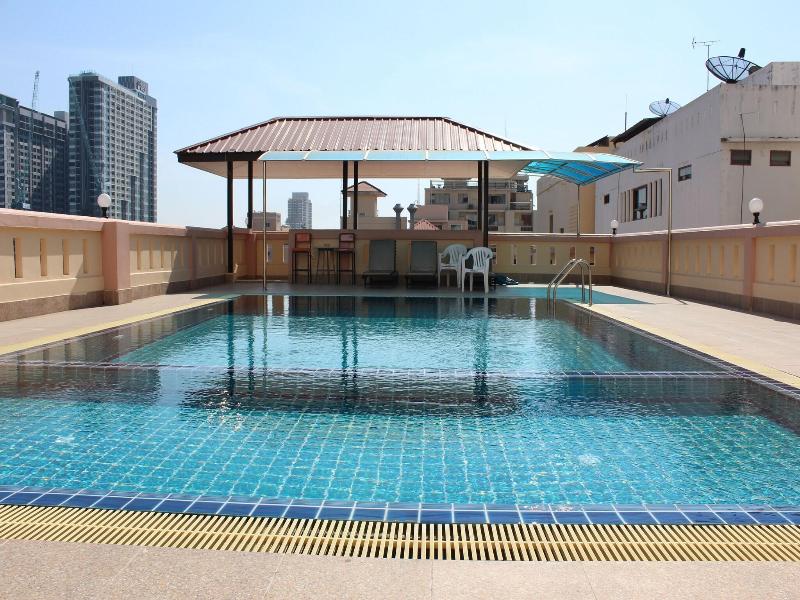 A A Pattaya Golden Beach Hotel image