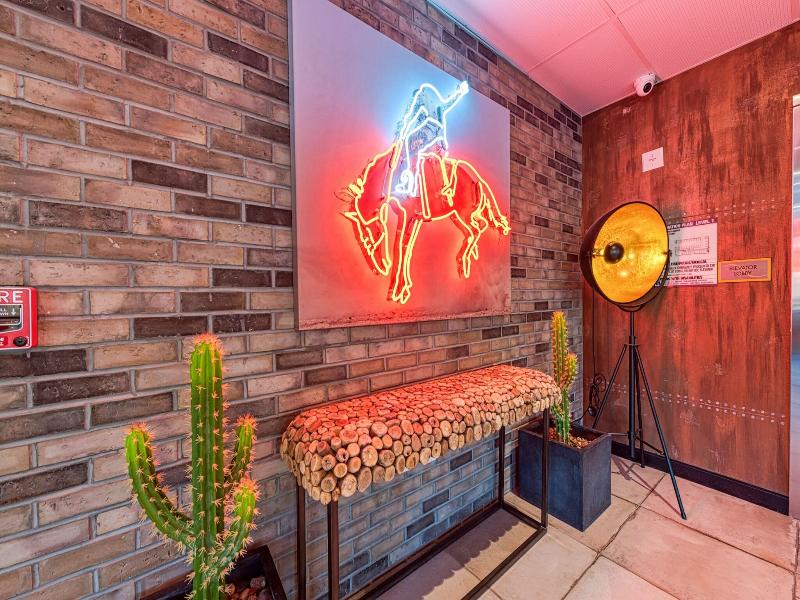 Hotel Lexen Newhall image