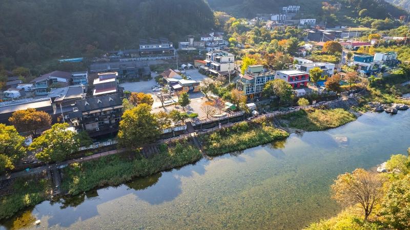 Gapyung Amor Pension Gaegok Suyoungjang image