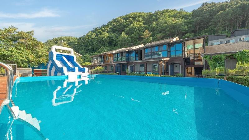 Gapyung Amor Pension Gaegok Suyoungjang image