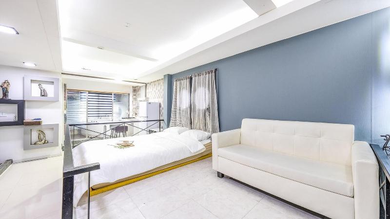 Gapyung Amor Pension Gaegok Suyoungjang image
