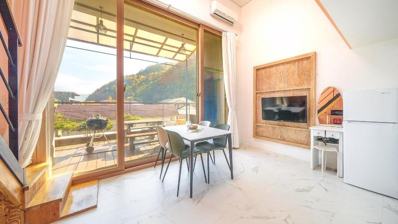 Gapyung Amor Pension Gaegok Suyoungjang image