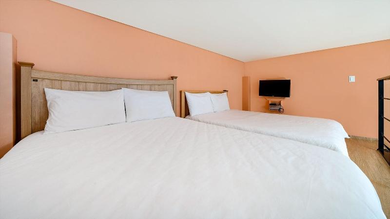 Gapyung Amor Pension Gaegok Suyoungjang image