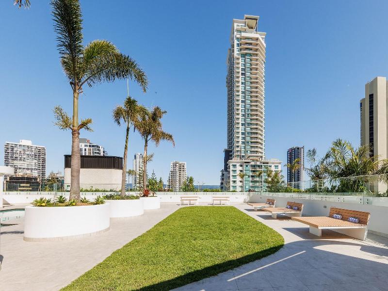 Meriton Suites Surfers Paradise image
