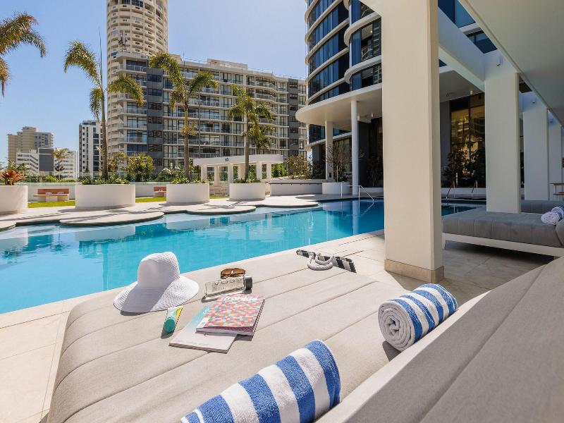 Meriton Suites Surfers Paradise image