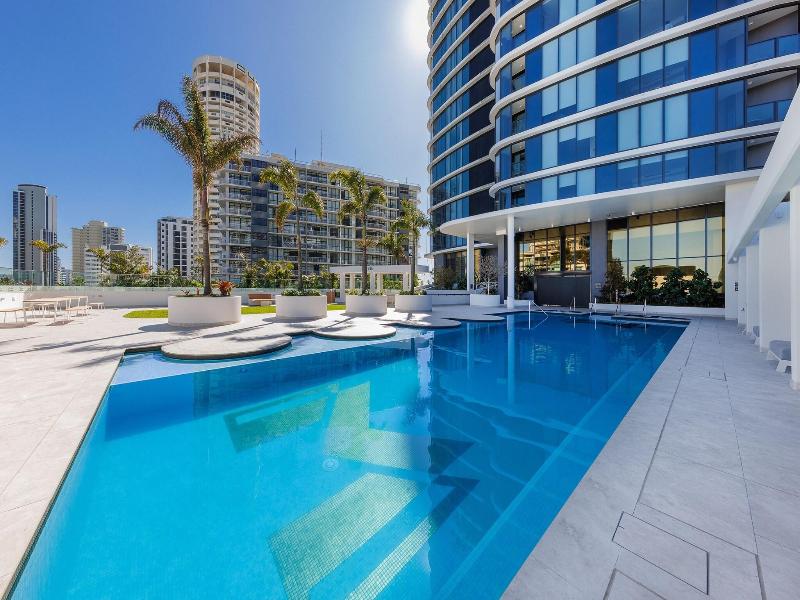 Meriton Suites Surfers Paradise image