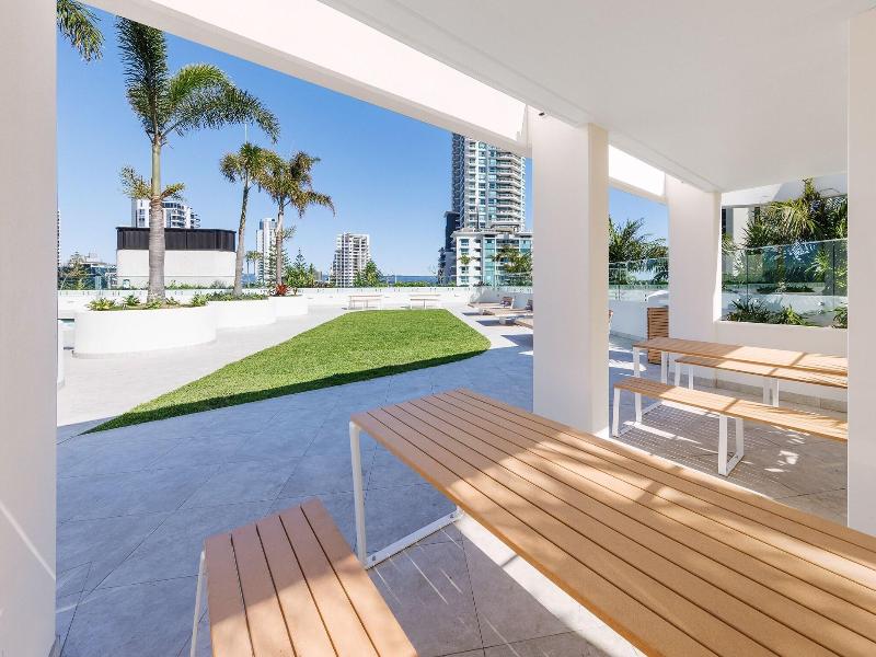 Meriton Suites Surfers Paradise image