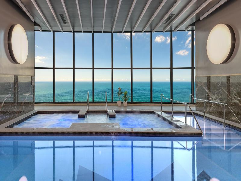 Meriton Suites Surfers Paradise image