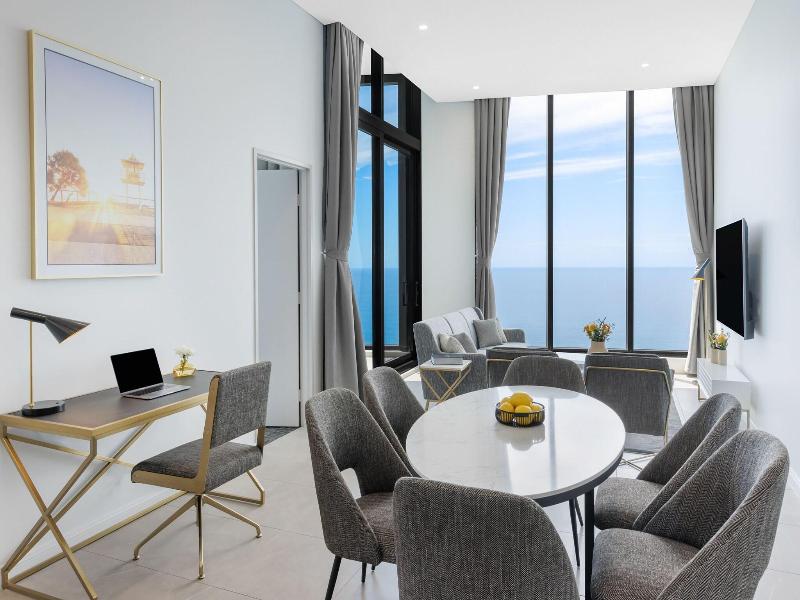 Meriton Suites Surfers Paradise image