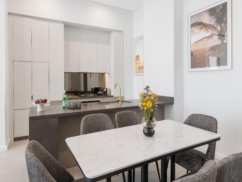 Meriton Suites Surfers Paradise image