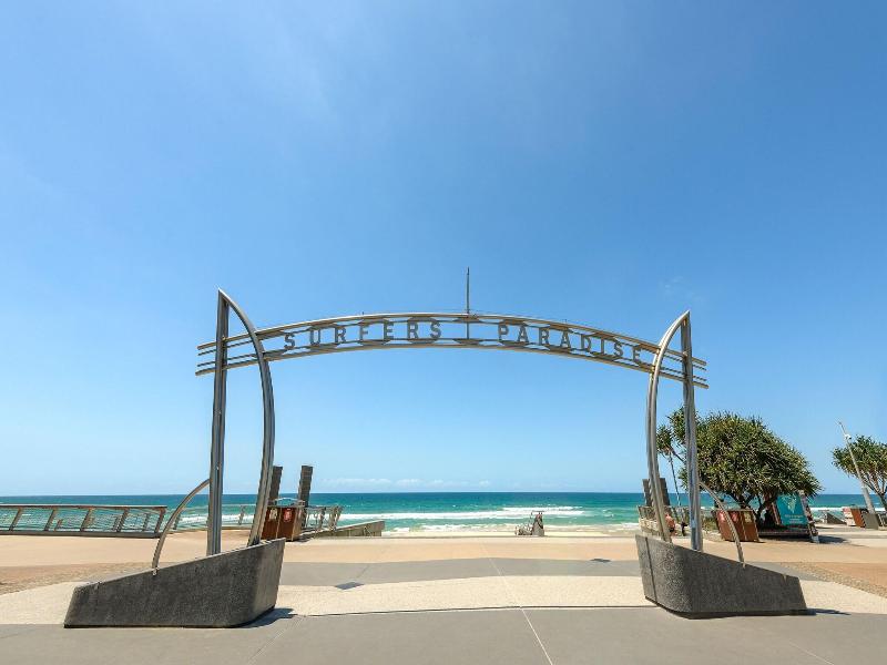 Meriton Suites Surfers Paradise image