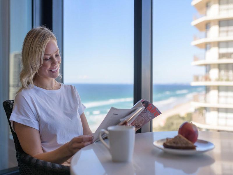 Meriton Suites Surfers Paradise image