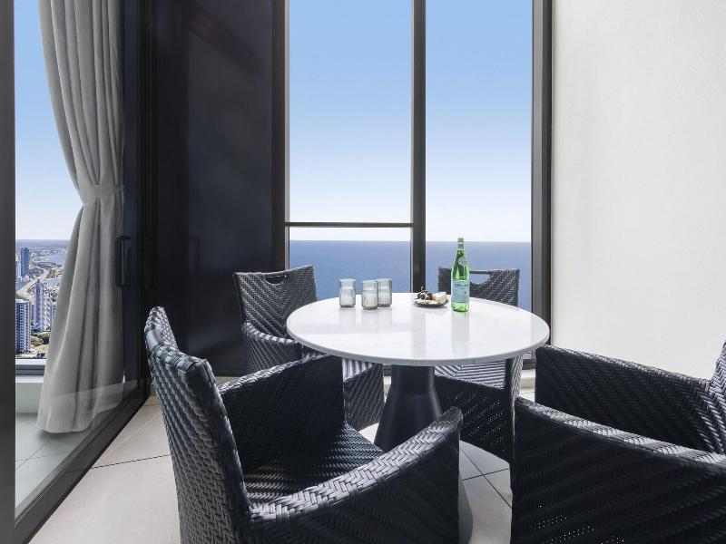 Meriton Suites Surfers Paradise image