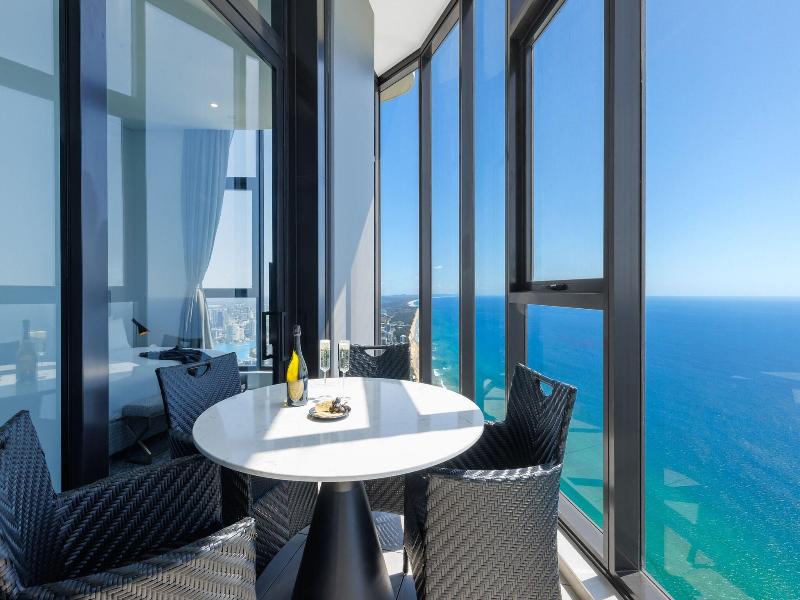 Meriton Suites Surfers Paradise image