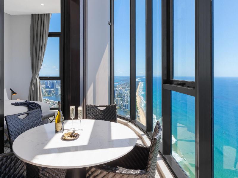 Meriton Suites Surfers Paradise image