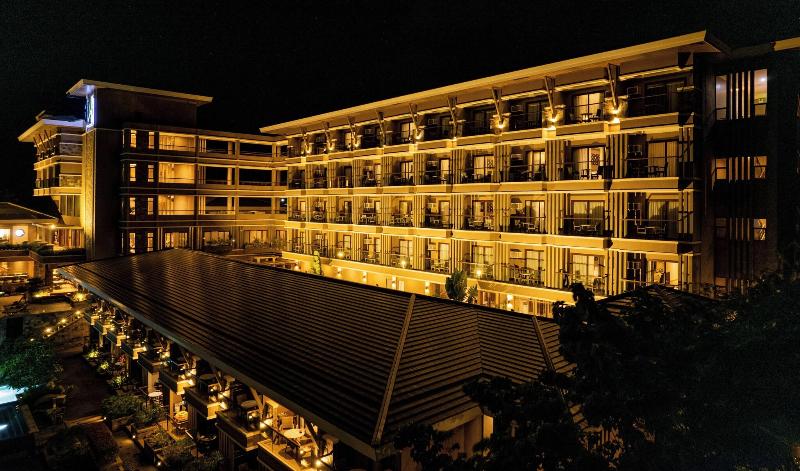 Zuri Resort