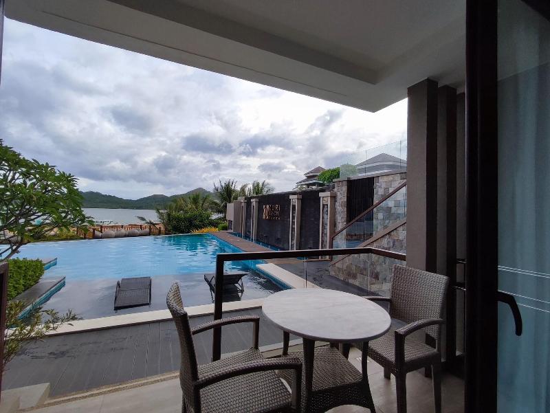 Zuri Resort