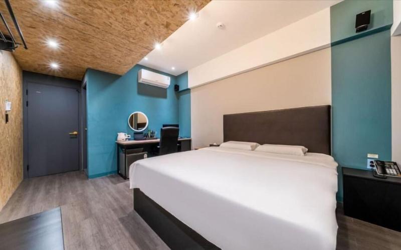 27 Hotel image