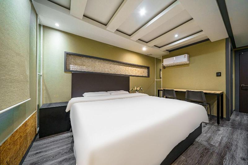27 Hotel image