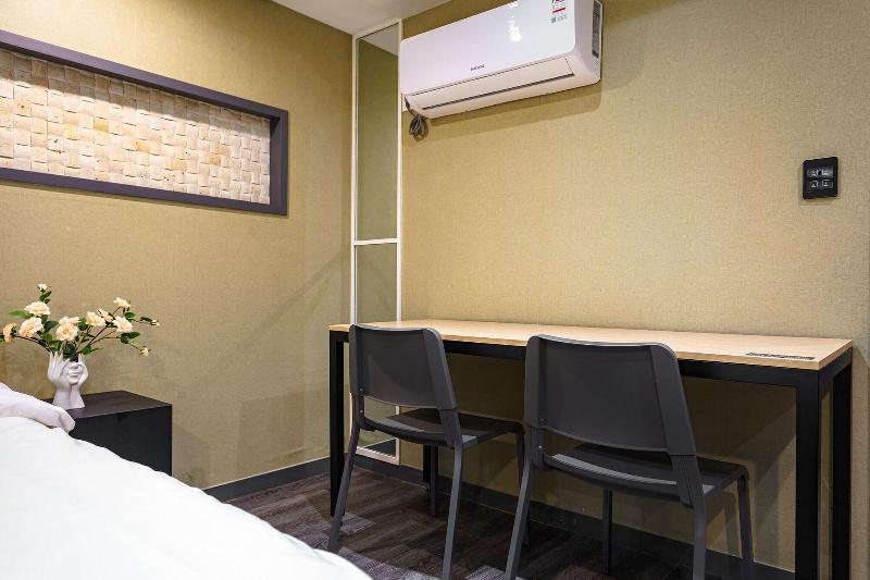 27 Hotel image