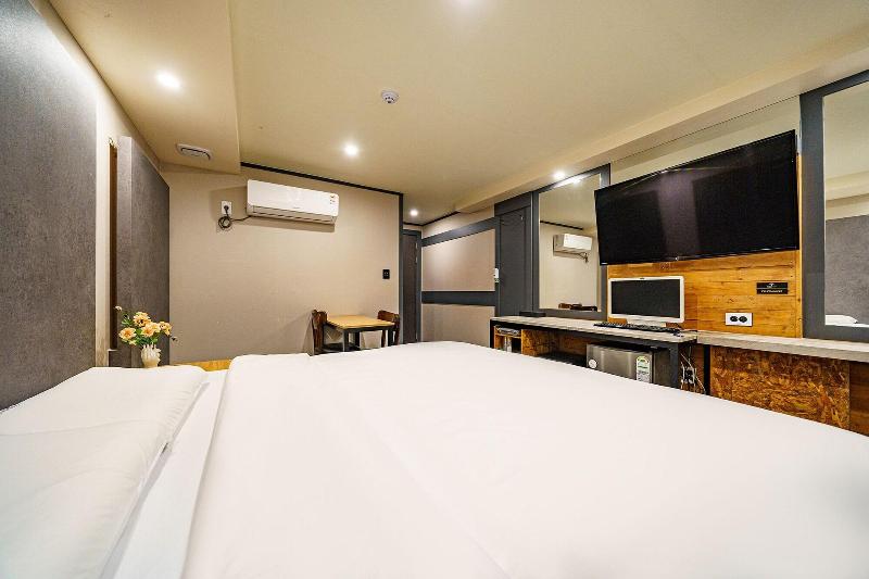 27 Hotel image