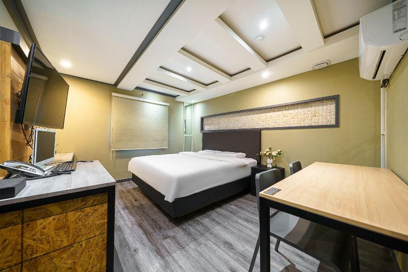 27 Hotel image