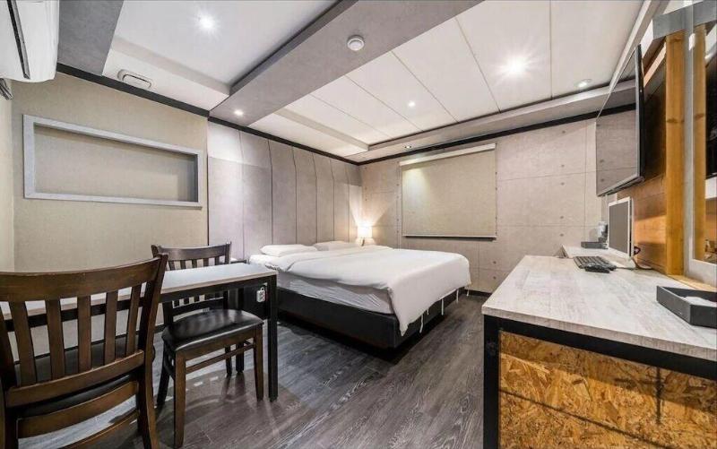 27 Hotel image