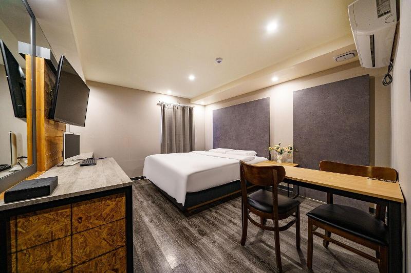 27 Hotel image
