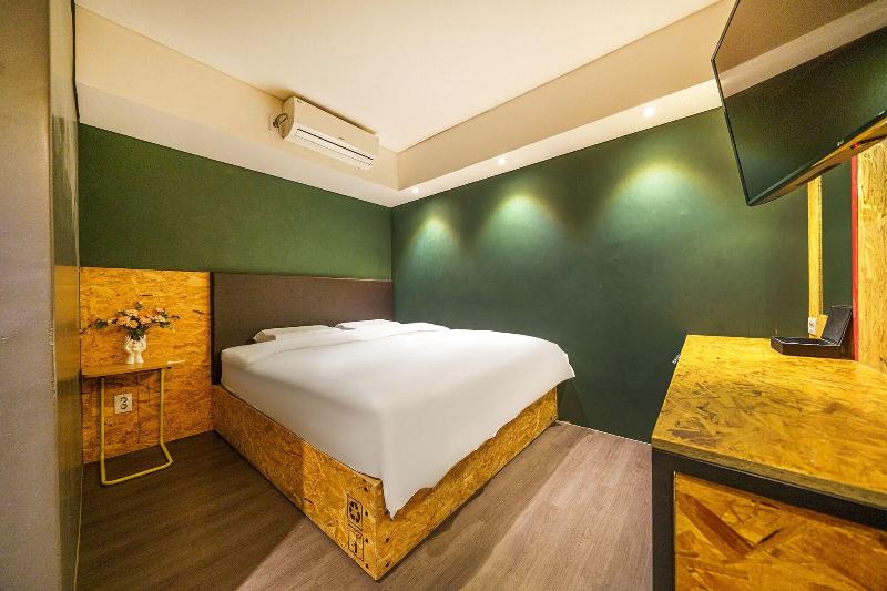 27 Hotel image