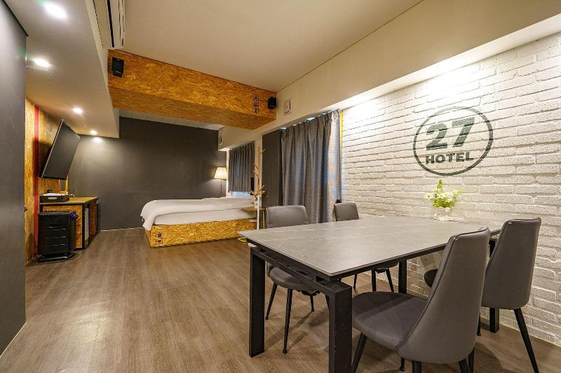 27 Hotel image