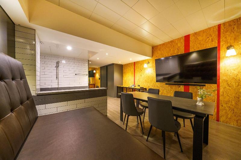 27 Hotel image
