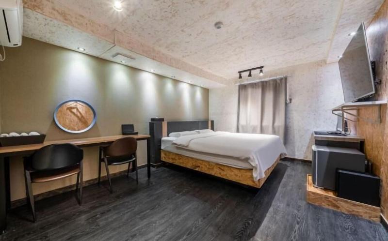 27 Hotel image