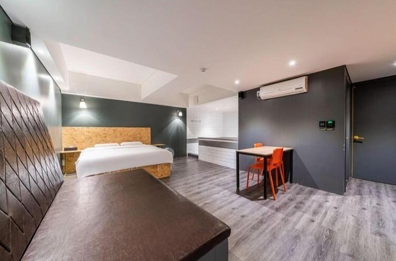 27 Hotel image