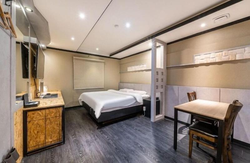 27 Hotel image