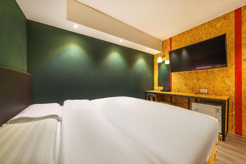 27 Hotel image
