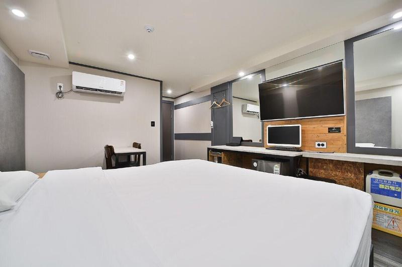 27 Hotel image