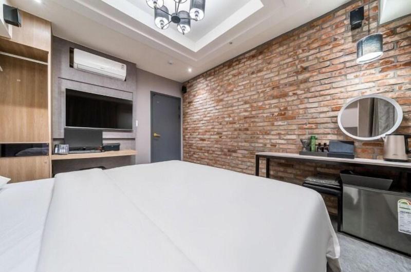 27 Hotel image