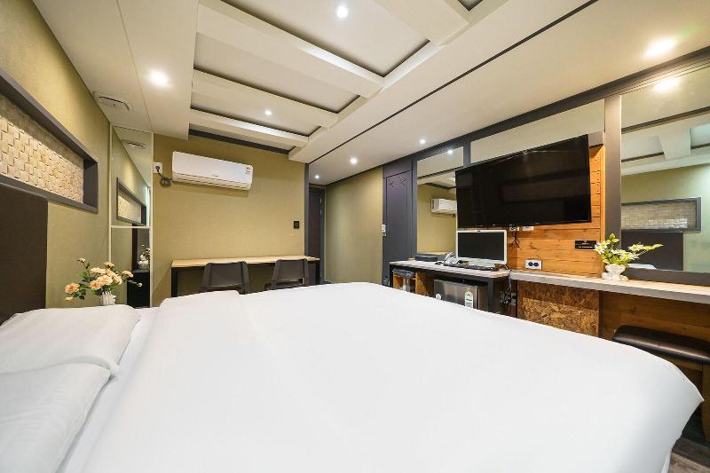 27 Hotel image