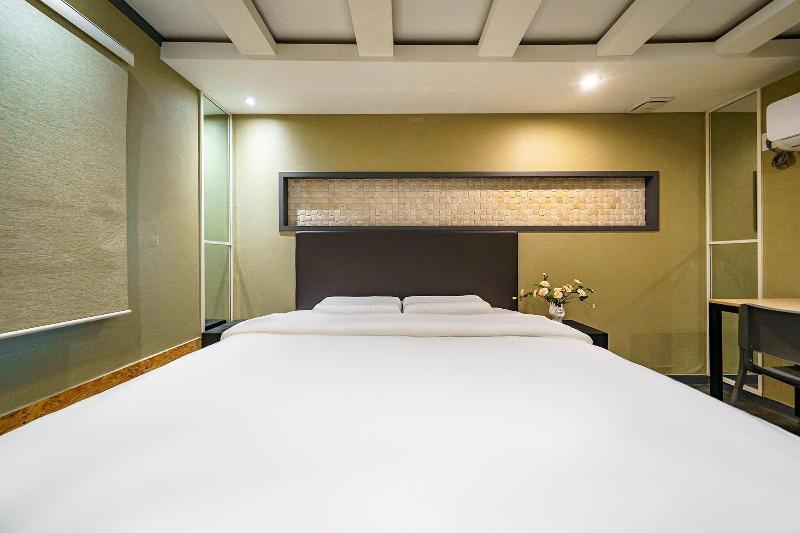 27 Hotel image