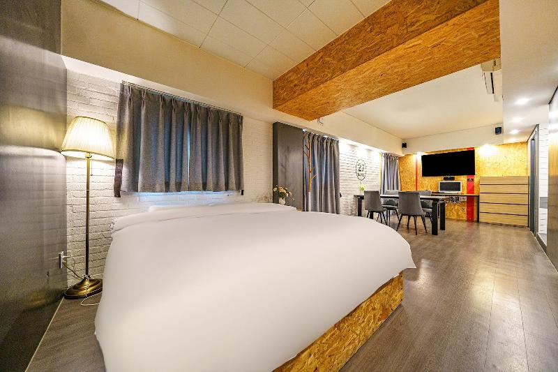 27 Hotel image